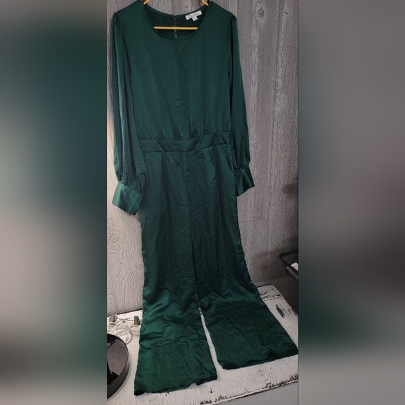 Dress Day size large emerald green romper/jumpsuit. - Picture 2 of 6